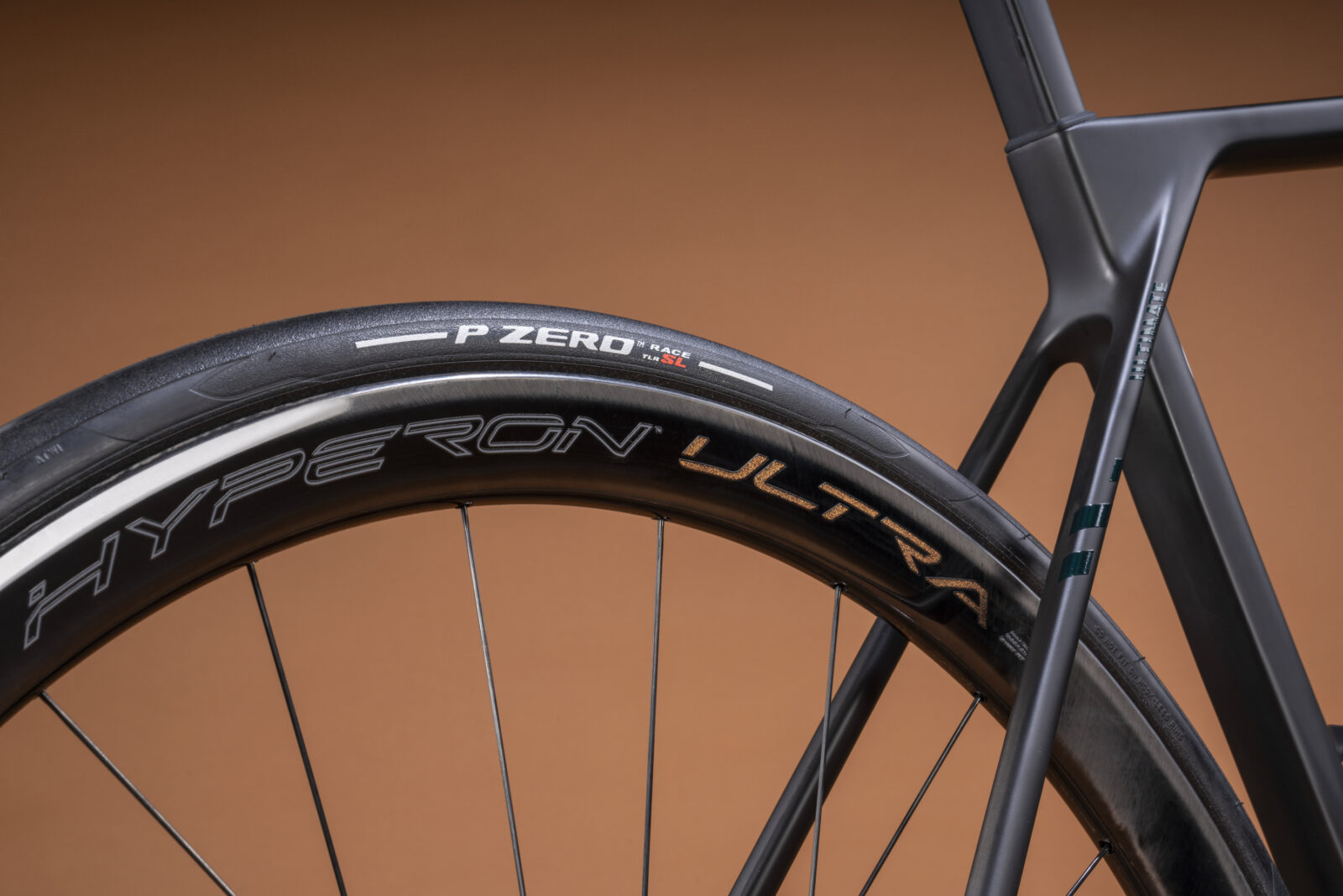 Unveiling the Campagnolo Hyperon Ultra Disc Wheelset: A Technical Triumph and Evolution of Excellence