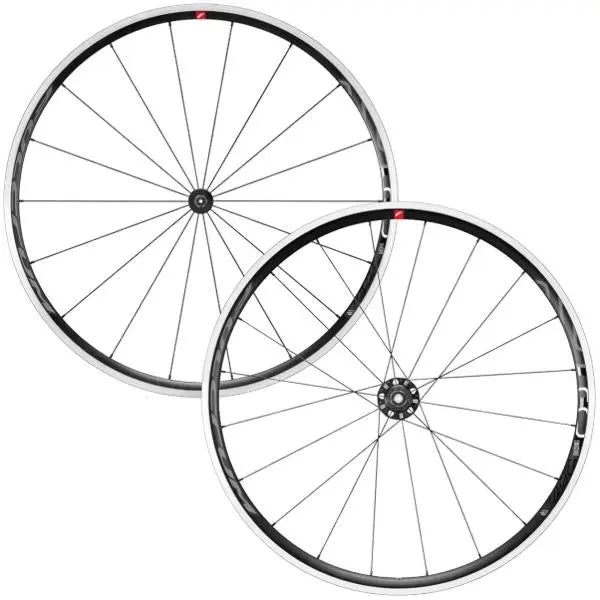 Fulcrum Racing 6 Clincher Wheels for road bikes – durable lightweight alloy wheelset for training and endurance rides
